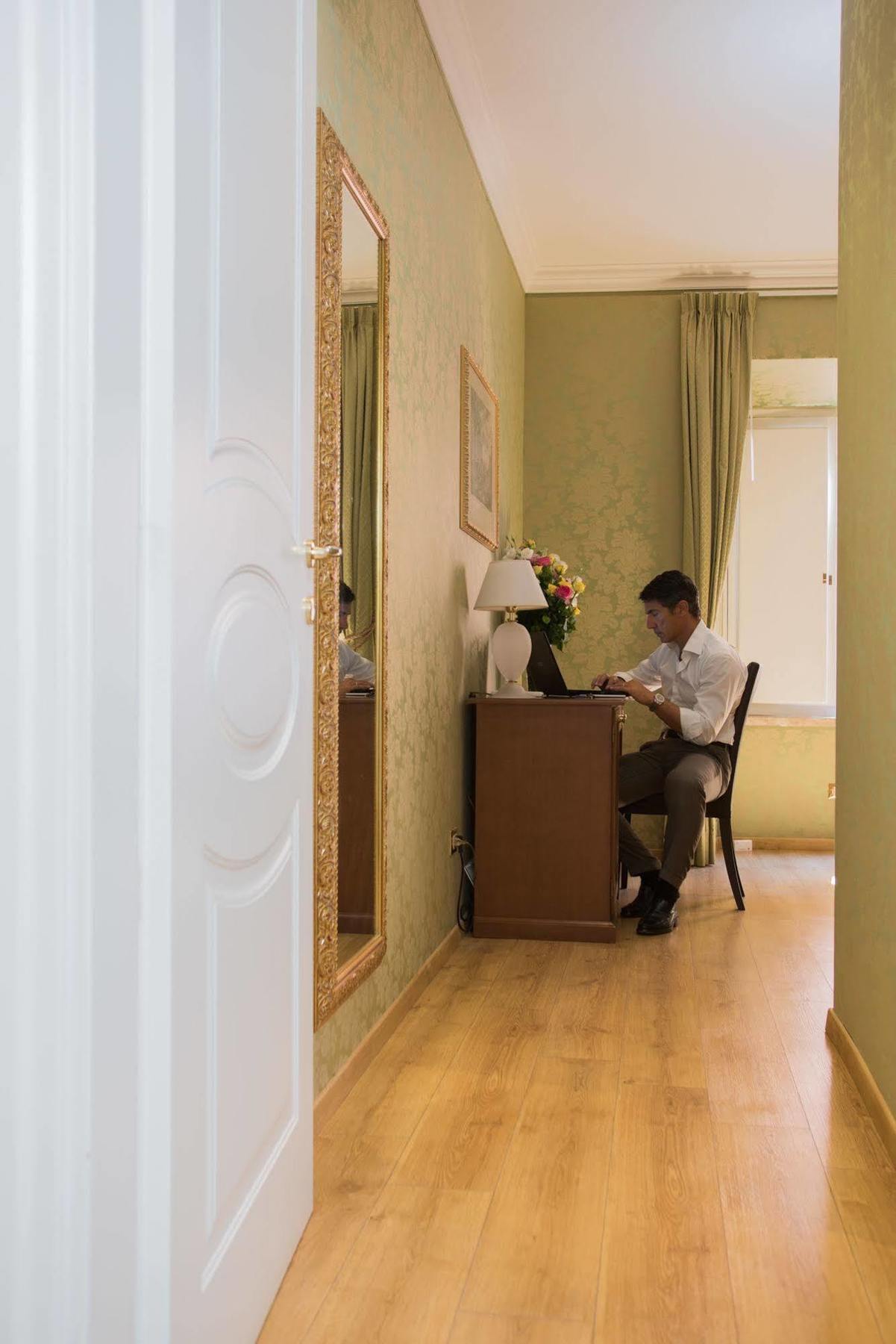 Bq House Trevi Luxury Rooms Rome Bagian luar foto
