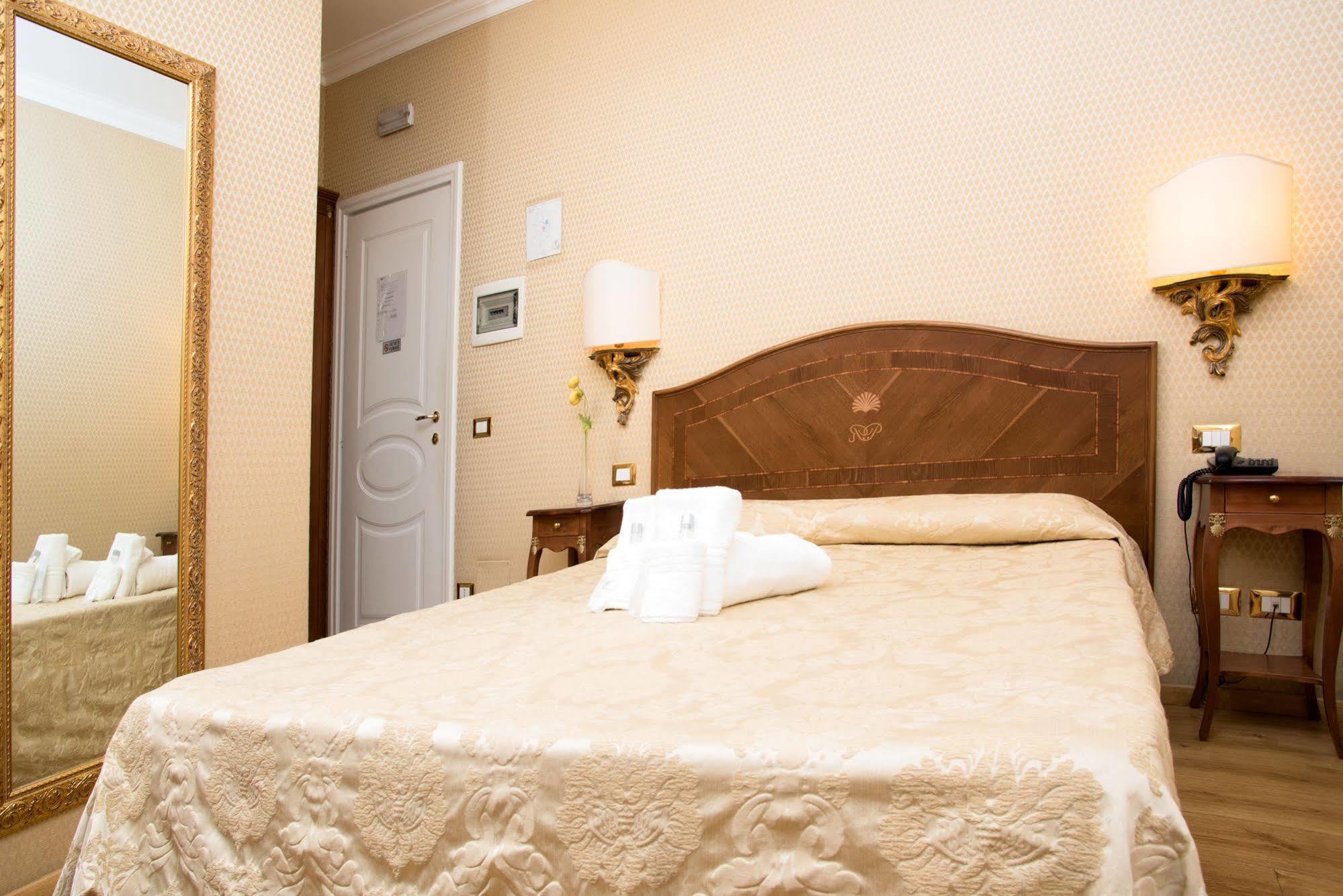 Bq House Trevi Luxury Rooms Rome Bagian luar foto